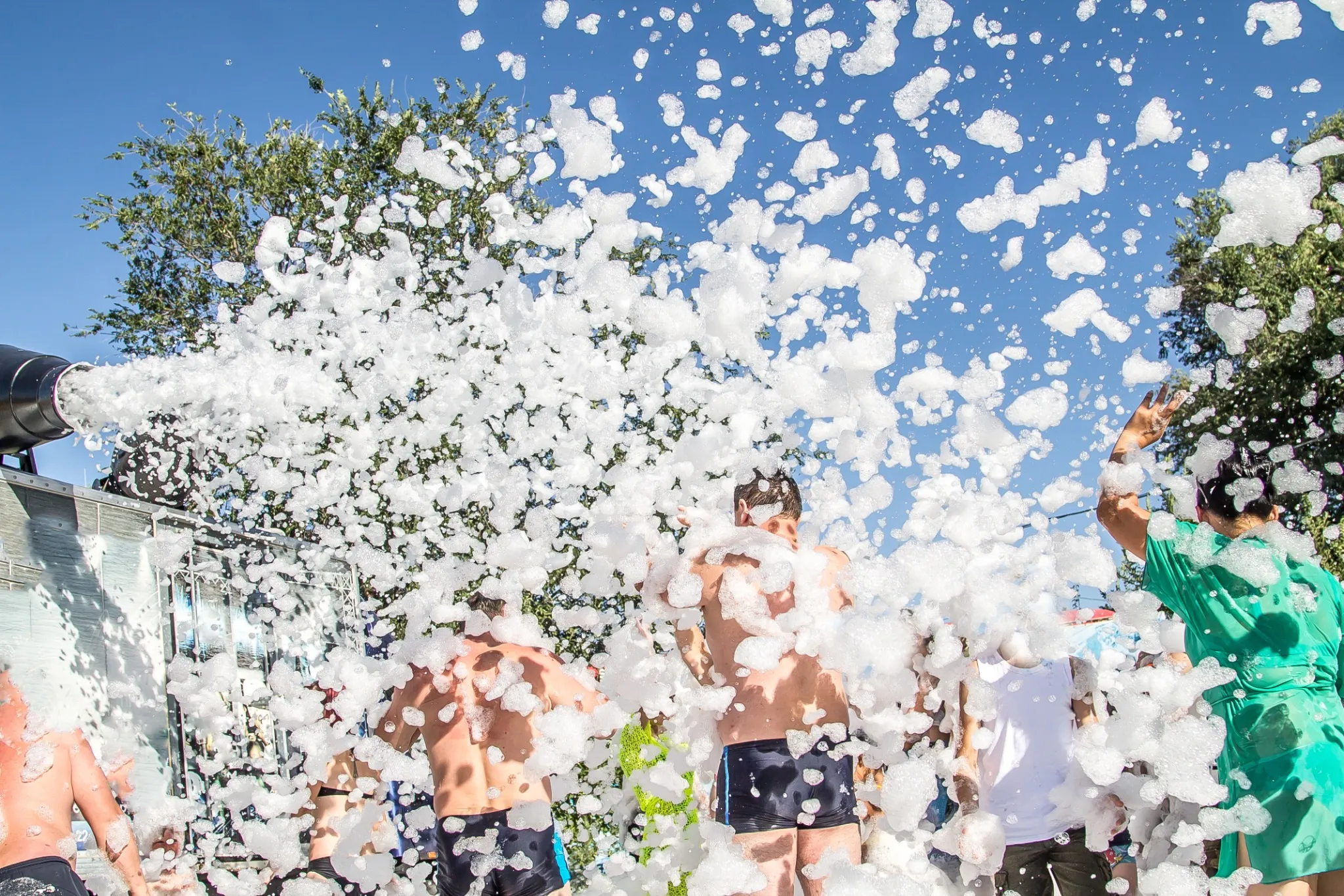 Foam Cannon shooting a mountain of foam while kids are having a party.